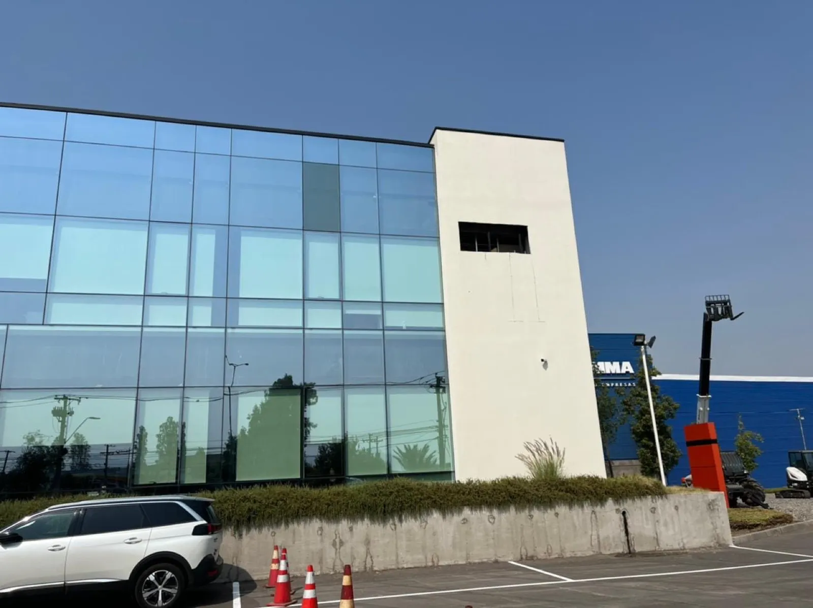 Pantalla LED en fachada y obras civiles, Simma